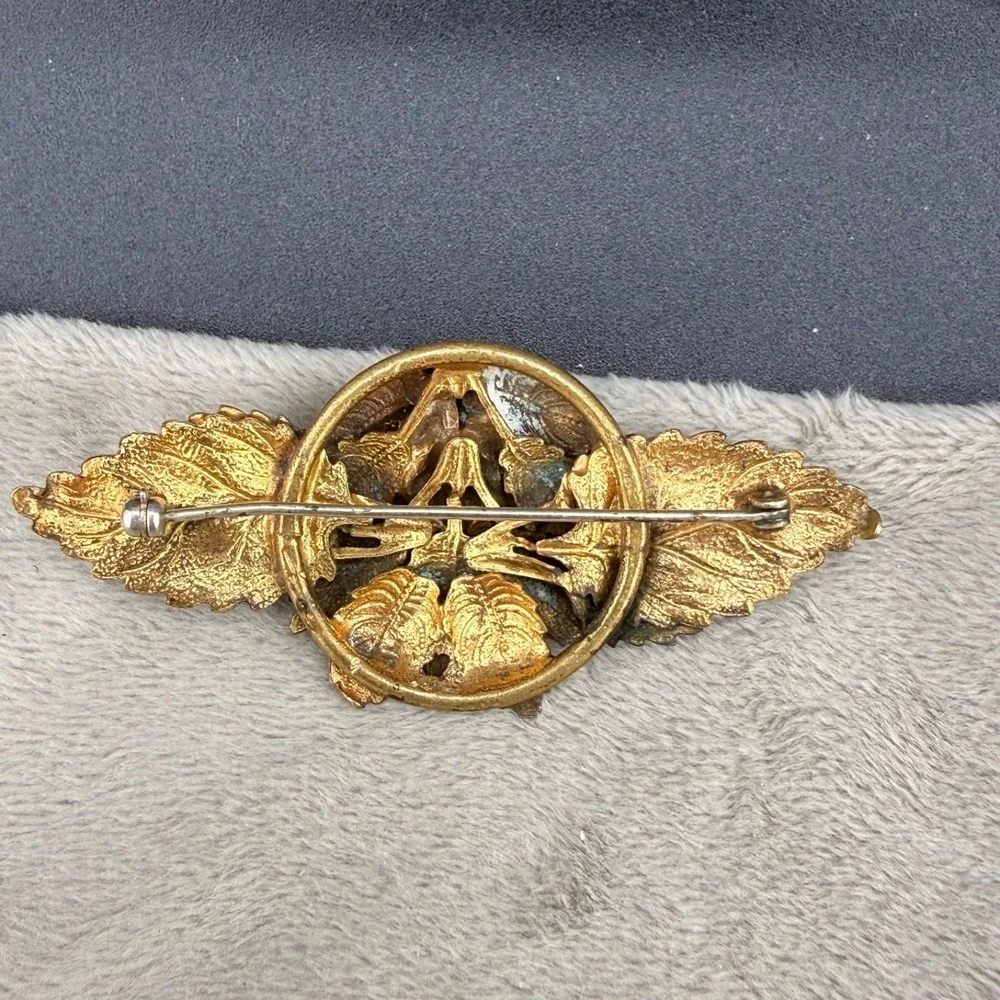 Vintage Brooch‎ Gold Tone Leaf Sash Pin